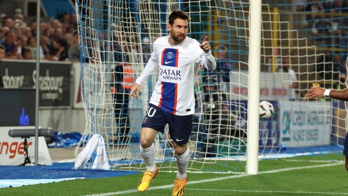 STRASBOURG, FRANCE - MAY 27: Lionel Messi #30 of Paris Saint-Germain celebrates his goal during the Ligue 1 match between RC Strasbourg and Paris Saint-Germain at Stade de la Meinau on May 27, 2023 in Strasbourg, France. (Photo by Xavier Laine/Getty Images)