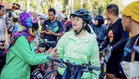 Puan tampak berbincang hangat dengan warga Solo yang sedang menikmati CFD. 