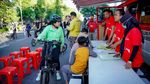 Momen Puan Gowes Bareng Gibran Lalu Berfoto dengan Warga di CFD Solo