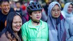 Momen Puan Gowes Bareng Gibran Lalu Berfoto dengan Warga di CFD Solo