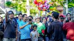 Momen Puan Gowes Bareng Gibran Lalu Berfoto dengan Warga di CFD Solo