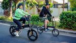 Momen Puan Gowes Bareng Gibran Lalu Berfoto dengan Warga di CFD Solo