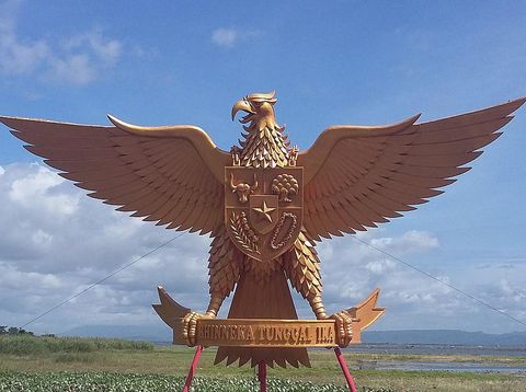 Monumen Garuda Emas di Gorontalo