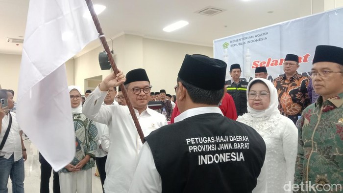 Pelepasan jemaah haji.