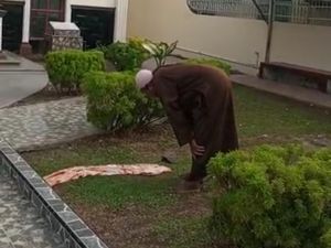 Warga Medan yang Salat di Halaman Gereja Alami Gangguan Jiwa
