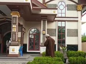 Ternyata Warga Medan Salat di Halaman Gereja Pengidap Gangguan Jiwa