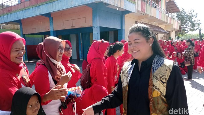 Putri Ketua DPR RI Puan Maharani, Diah Pikatan Orissa Putri Hapsari atau Pinka saat di Kantor DPC Wonogiri, Minggu  (28/5/2023).