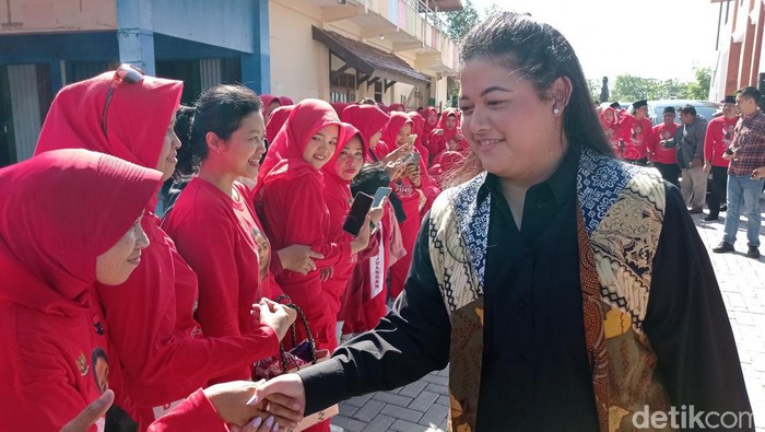 Putri Ketua DPR RI Puan Maharani, Diah Pikatan Orissa Putri Hapsari atau Pinka saat di Kantor DPC Wonogiri, Minggu  (28/5/2023).