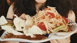 Menawan di Cannes Film Festival, Putri Marino Juga Keren saat Masak di Rumah
