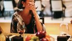 Menawan di Cannes Film Festival, Putri Marino Juga Keren saat Masak di Rumah