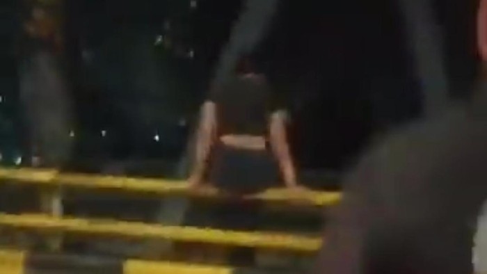 Rekaman video perempuan hendak bunuh diri di Jembatan Suhat Kota Malang