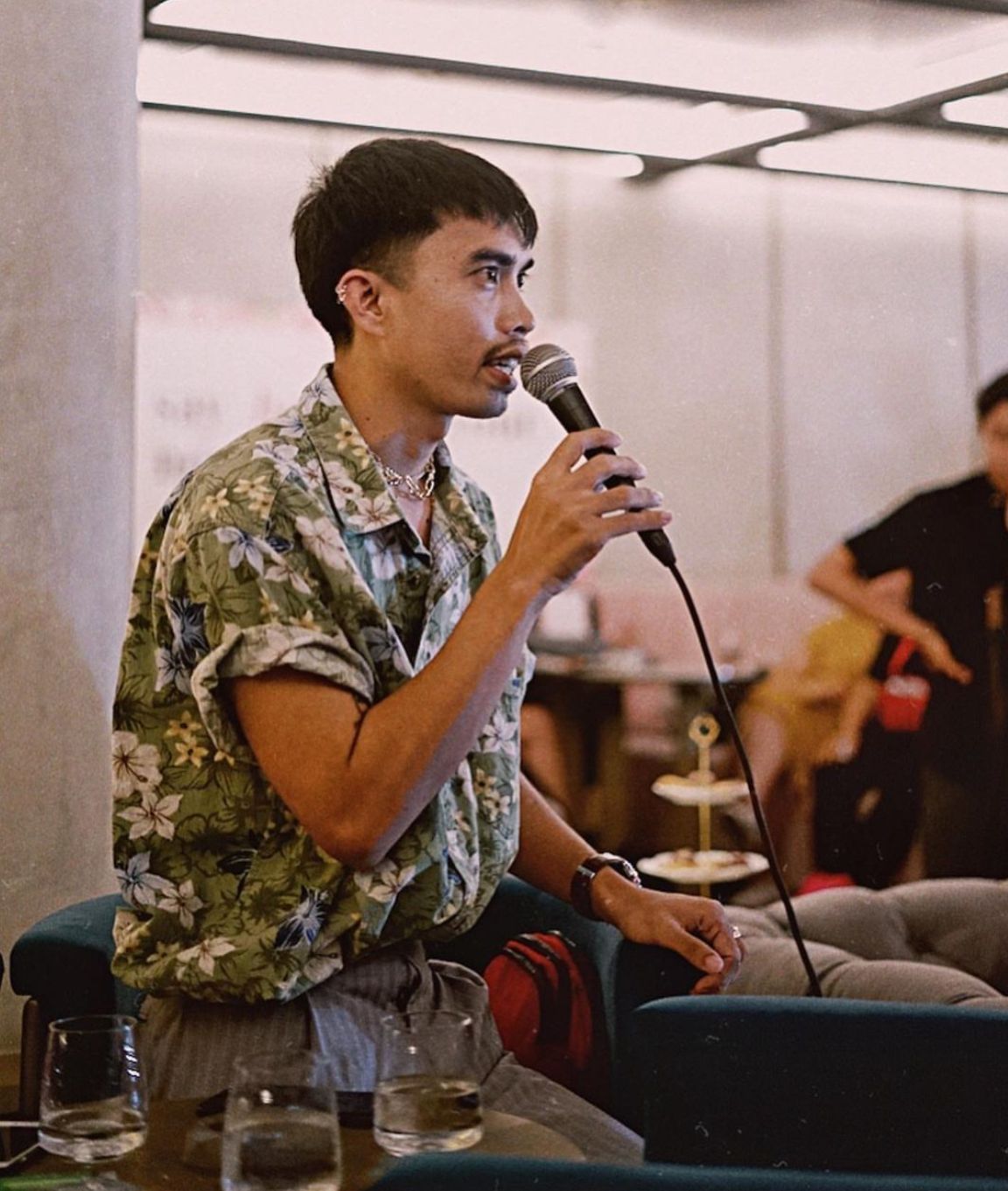 Rikki Simanjuntak jadi fashion stylist banyak bintang kenamaan Indonesia.