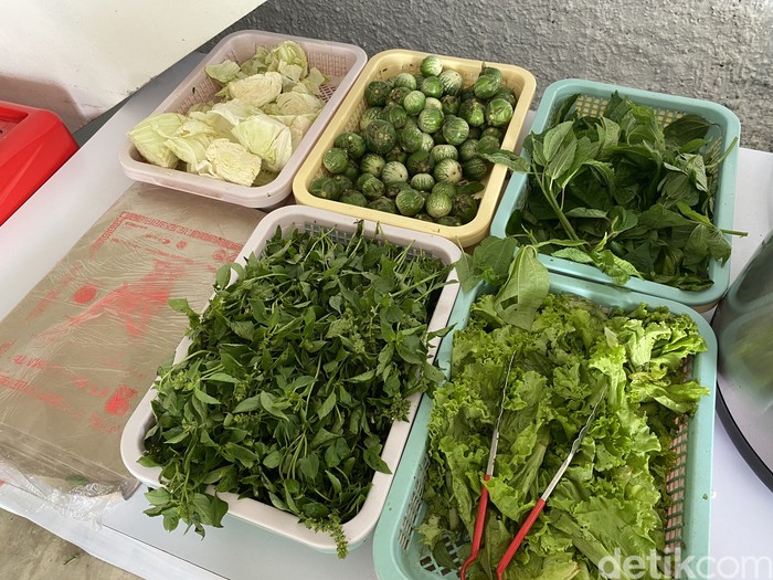 Sambal Bu Nik sajikan sambal rampai khas Lampung yang pedas segar