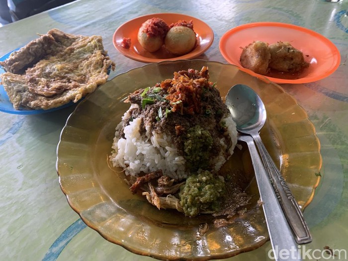 Seporsi nasi soto kering di warung Soto Kering Sehat, Delitua, Deli Serdang. (Kartika Sari/detikSumut)