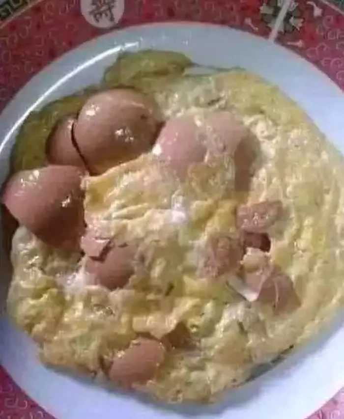 Telur goreng nyeleneh