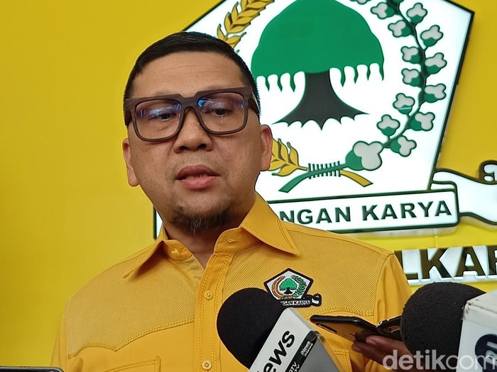 Waketul Golkar Ahmad Doli Kurnia di DPP Golkar, Jakarta Barat.