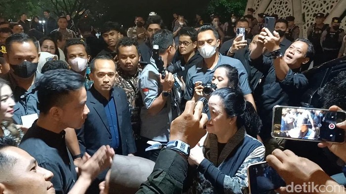 Wali Kota Solo Gibran Rakabuming Raka dan Ketua DPR Puan Maharani usai konser Dewa 19 di Solo, Sabtu (28/5/2023).