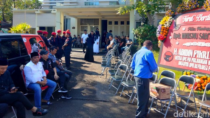 Whisnu Sakti Buana wafat dismayamkan di rumah duka Palm Beach Pakuwon City