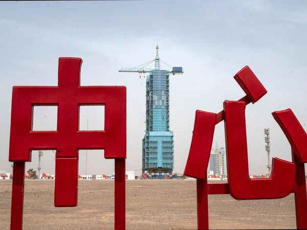 Intip Persiapan China Kirimkan Warga Sipil Pertama ke Luar Angkasa