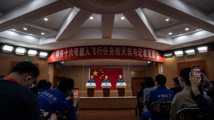 1494223925 JIUQUAN, CHINA - MAY 29: A journalist takes photos at the the launch site for China Manned Space Agencys Shenzhou-16 and Long March-2F rocket at the Jiuquan Satellite Launch Center on May 29, 2023 in Jiuquan, China. The astronauts will travel on the Shenzhou-16 spacecraft carried by a Long March-2F rocket to Chinas Tiangong Space Station from the Gobi Desert on May 30 and will stay for six months, relieving the crew that arrived there late in 2022. (Photo by Kevin Frayer/Getty Images)