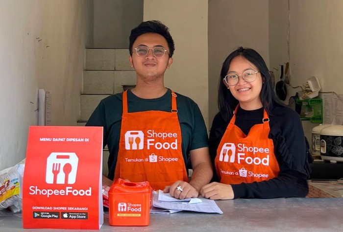 Adian Pratama dan Pricillia Nirmala, pasangan yang membangun usaha kuliner Nasi Uduk Surabaya.
