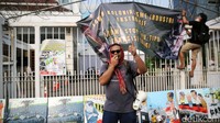Para aktivis menyuarakan aspirasinya di depan Kementrian ESDM, Jakarta.  