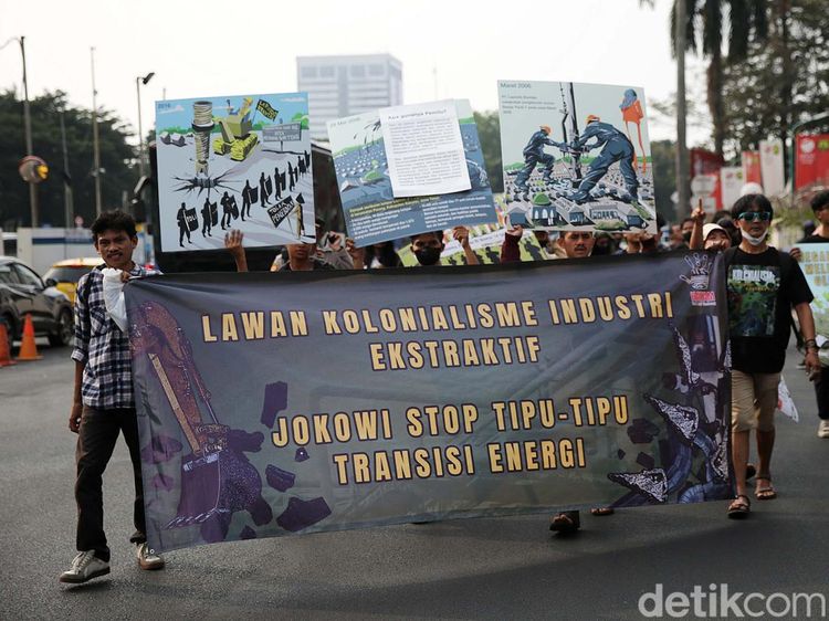 Aksi Hari Anti Tambang di Kementerian ESDM