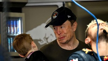 Musk, pemilik Tesla, ingin mempercepat transisi ke energi berkelanjutan dengan kendaraan listrik serta pembangkit dan penyimpanan energi terbarukan. Dan mungkin suatu hari nanti Tesla mungkin akan berkompetisi di F1 Grand Prix. Foto: Getty Images