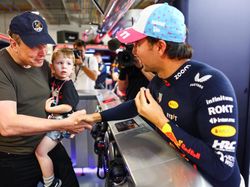 Potret Elon Musk Gendong Anaknya X AE A-XII ke Mana-mana