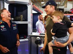 Potret Elon Musk Gendong Anaknya X AE A-XII ke Mana-mana