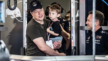 Putra Musk tampaknya mengikuti jejak ayahnya, menurut ibu X, musisi Grimes, yang sebelumnya mengatakan putra mereka suka dengan roket dan dapat mengidentifikasi desain roket yang tidak jelas. Foto: Getty Images