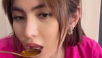 Angela Lee Doyan Kulineran, Ini Momennya Saat Makan Mie hingga Sate Babi
