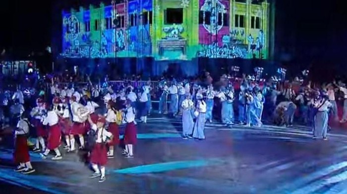 Ribuan masyarakat dari berbagai penjuru tumpah ruah menyaksikan pagelaran Karnval Merdeka Belajar di titik nol Yogyakarta, Minggu 28 Mei 2023 malam.