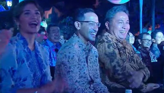 Ribuan masyarakat dari berbagai penjuru tumpah ruah menyaksikan pagelaran Karnval Merdeka Belajar di titik nol Yogyakarta, Minggu 28 Mei 2023 malam.