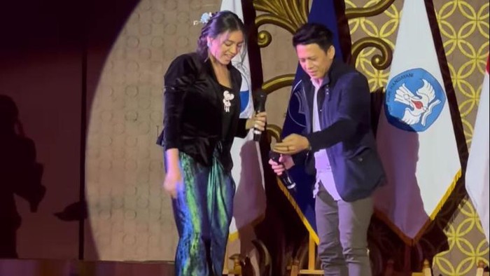 Ariel NOAH Hadir di Kelulusan Alleia