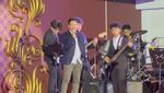7 Momen Ariel NOAH Hadiri Kelulusan Putrinya