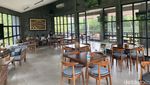 Seru! Ngopi di Kafe Ini Bisa Sekaligus Lihat Rusa Lho