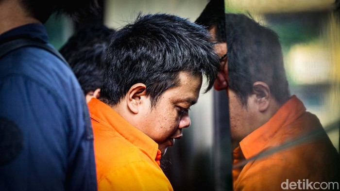 Bareskrim Rilis Kasus Sabu-Ekstasi, Belasan Tersangka Dipamerkan Karo Penmas Divhumas Polri Brigjen Ahmad Ramadhan, Wakil Dittipid Narkoba Bareskrim Polri Kombes Jayadi, Kasubdit I Dittipid Narkoba Bareskrim Polri Kombes Calvijn Simanjuntak memaparkan pengungkapan kasus narkoba di gedung Bareskrim, Jakarta, Senin (29/5/2023). Bareskrim Polri merilis kasus narkoba dengan mengamankan 75 kg sabu hingga 13 ribu pil ekstasi. Sebanyak 16 tersangka berjejer dipamerkan.