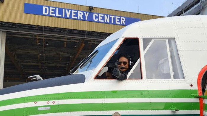 Canggih! Pesawat Buatan Bandung Laris Dibeli Thailand buat Bikin Hujan PTDI melakukan ferry flight 1 unit pesawat NC212i. Pesawat ini buatan bandung yang laris dibeli oleh Thailand untuk membuat hujan.
