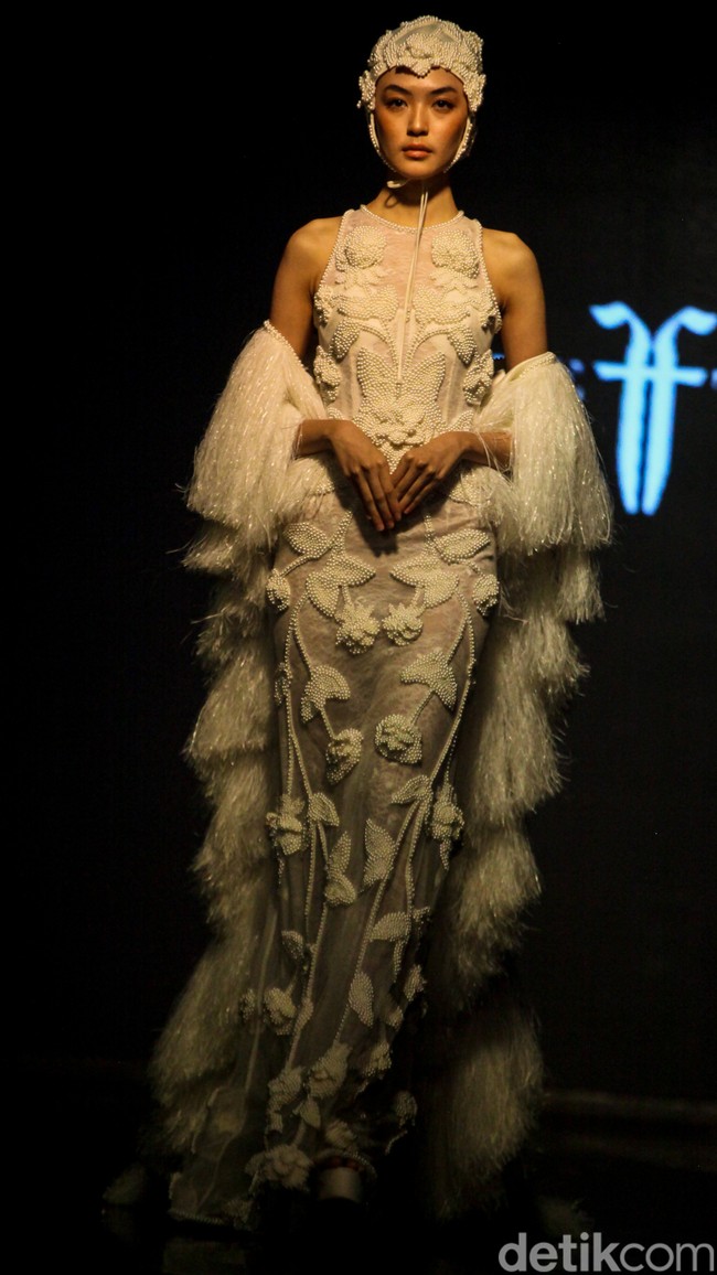 Fashion show Yefta Gunawan bertajuk Florasion yang menghadirkan gaun pengantin modern dengan sentuhan klasik di gelar di Enchanted Moments Wedding Fair di Hotel St. Regis Jakarta.  Foto: Andhika Prasetia/detikcom.