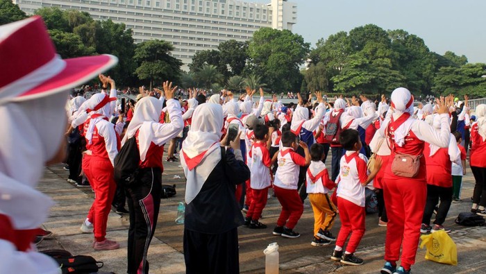 Guna mencerdaskan dunia pendidikan dan kehidupan seni masyarakat Indonesia, produsen alat tulis asli Indonesia ikut mendukung dunia pendidikan dan kehidupan seni di Indonesia. Ini salah satunya.