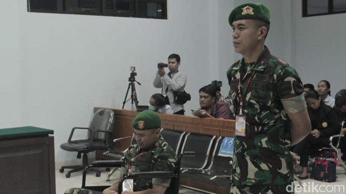 Dua oknum TNI bawa 75 kg sabu dihukum penjara seumur hidup.