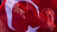 Seruan Erdogan ini datang setelah Pilpres Turki yang memecah belah ini membuatnya mengalahkan pemimpin oposisi, Kemal Kilicdaroglu, dengan selisih empat poin persentase. 