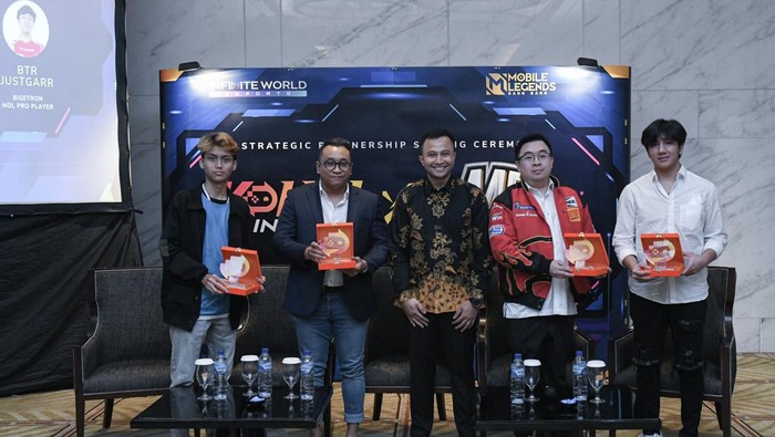 Tak dipungkir kalau Esports kini lagi naik daun di Indonesia. Oleh karenanya, banyak pihak getol menggelar turnamen bersekala internasional, termasuk Kohai Infiniti Esports Super App.