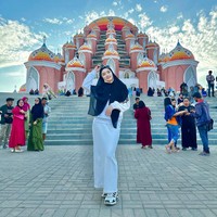 Sosok Inara Rusli mulai jadi perbincangan publik semenjak kehidupan rumah tangga bersama dengan eks vokalis Last Child, Virgoun terkuak di ranah publik. Inara secara terang-terangan mengungkap perselingkuhan suaminya itu ke publik. Foto: Instagram @mommy_starla.