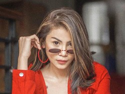 7 Foto Istri Komika Tanah Air yang Punya Paras Cantik & Gaya Stylish