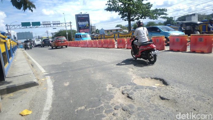 Jalan Nasional Simpang Lima Talaga, Kelurahan Tapa, Kecamatan Sipatana, Kota Gorontalo.
