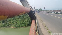Jembatan ini pun menggantikan fungsi jembatan Citarum Lama sebagai akses utama Cianjur-Bandung. (Foto: Ikbal Selamet/detikJabar)