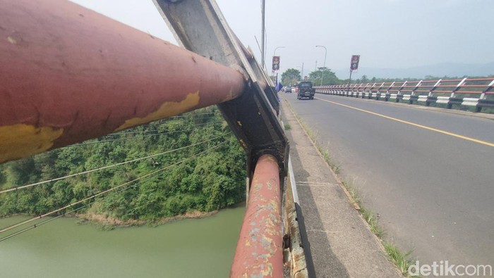 Jembatan Rajamandala.