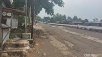 Sekitar tahun 1990, tarif tol tersebut naik menjadi Rp 100 untuk motor dan Rp 500 untuk mobil. (Foto: Ikbal Selamet/detikJabar)